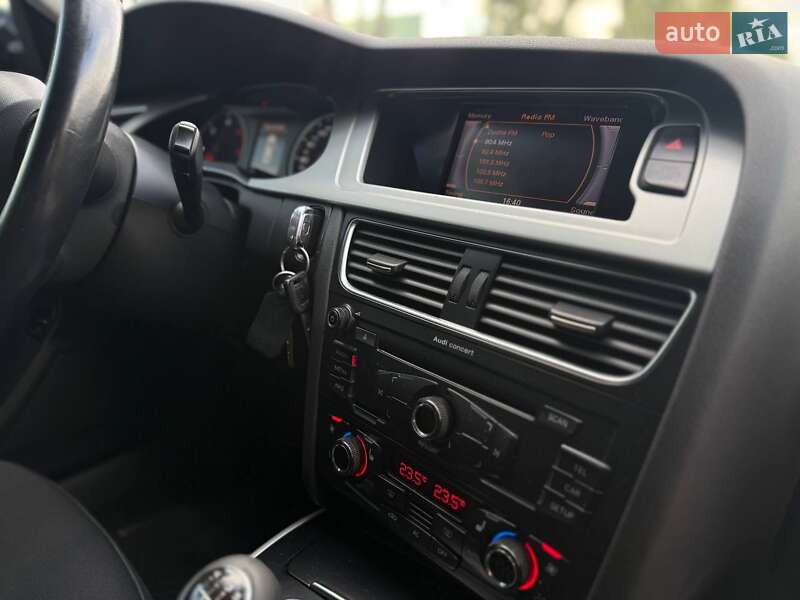 Седан Audi A4 2012 в Львові