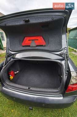 Седан Audi A4 2004 в 