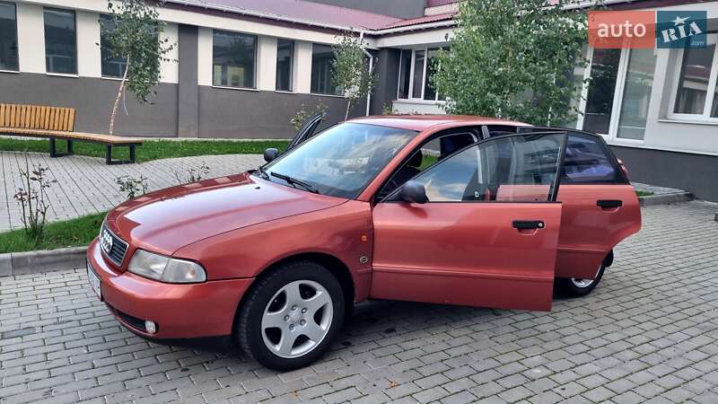 Седан Audi A4 1996 в Луцке