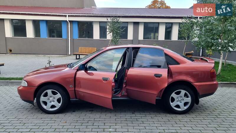 Седан Audi A4 1996 в Луцке