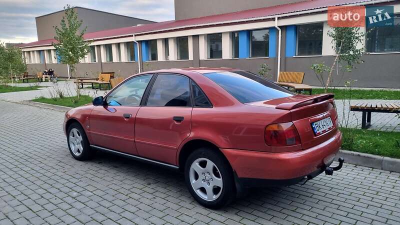 Седан Audi A4 1996 в Луцке
