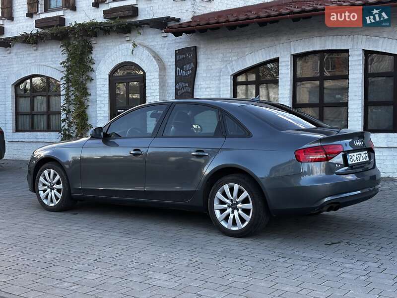 Седан Audi A4 2013 в Красилові