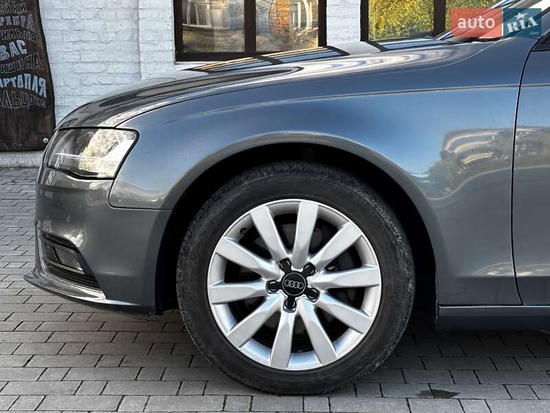 Седан Audi A4 2013 в Красилові