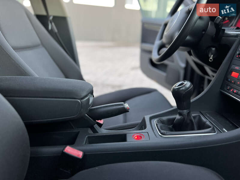 Седан Audi A4 2004 в Тернополе