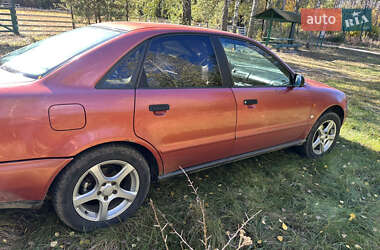 Седан Audi A4 1995 в  фото 16 Седан Audi A4 1995 в