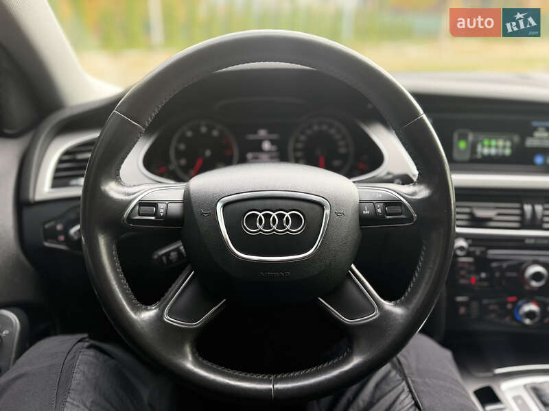 Седан Audi A4 2012 в Харькове