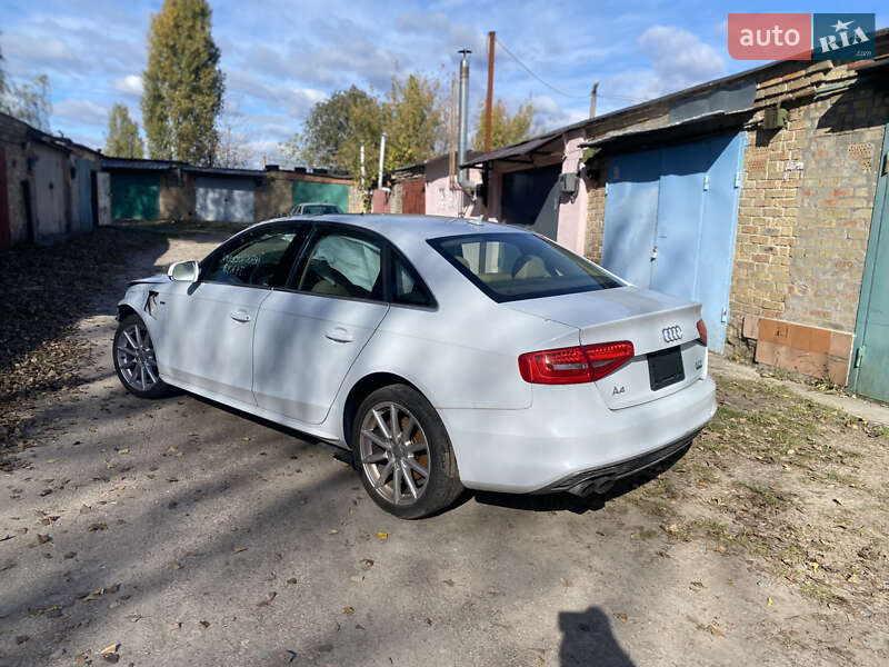 Седан Audi A4 2015 в Киеве