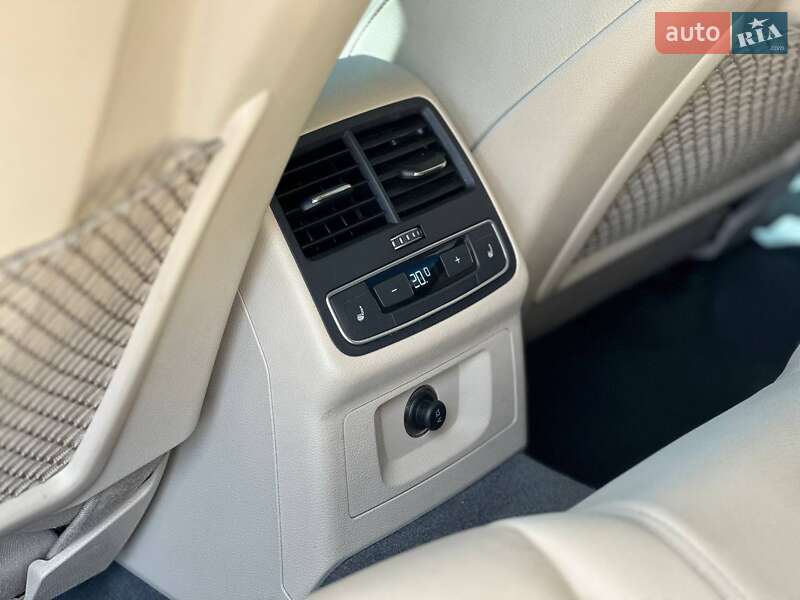 Седан Audi A4 2016 в Львове