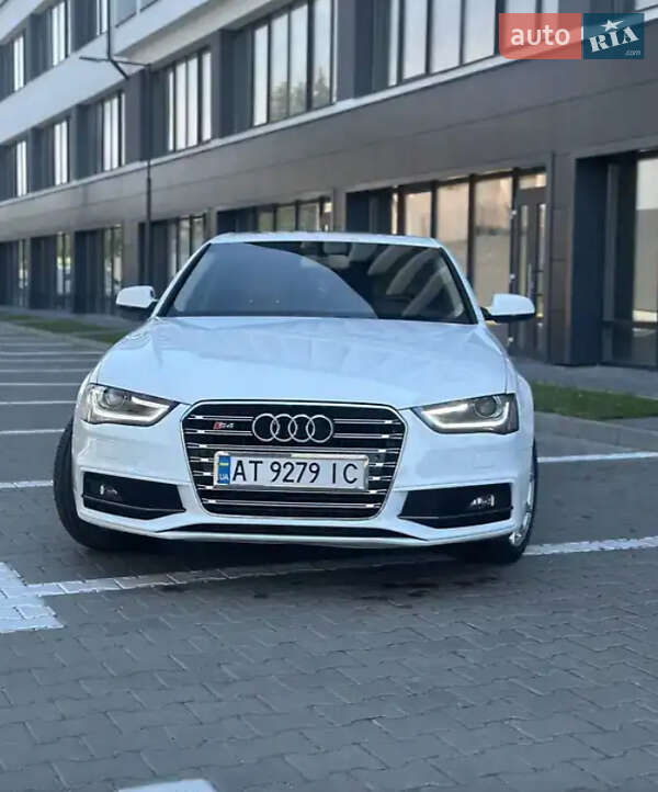 Седан Audi A4 2015 в Львове