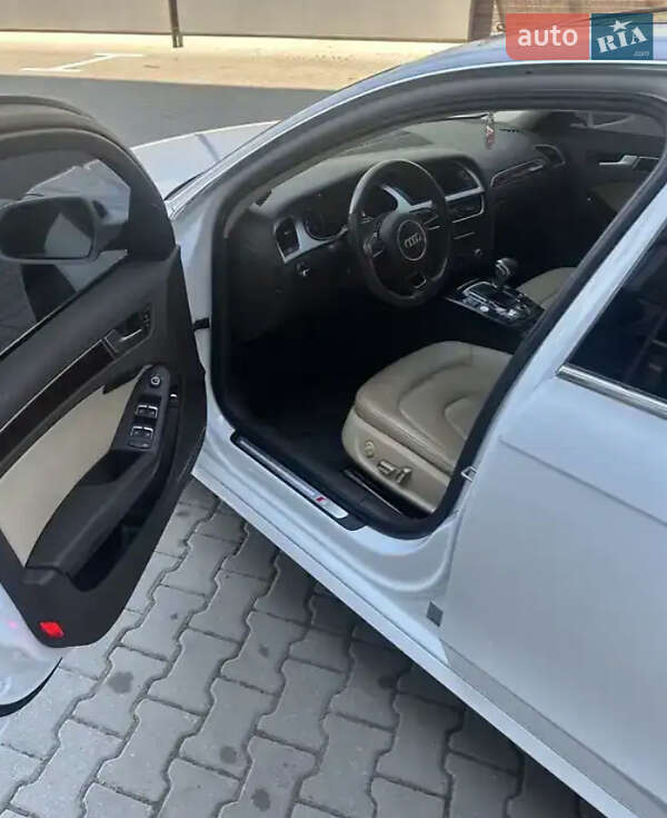 Седан Audi A4 2015 в Львове
