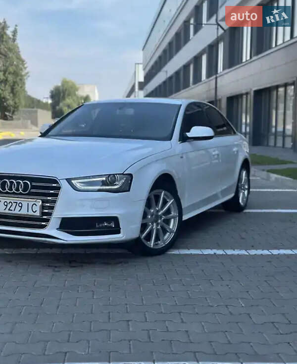 Седан Audi A4 2015 в Львове