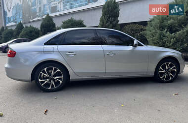 Седан Audi A4 2012 в  фото 5 Седан Audi A4 2012 в