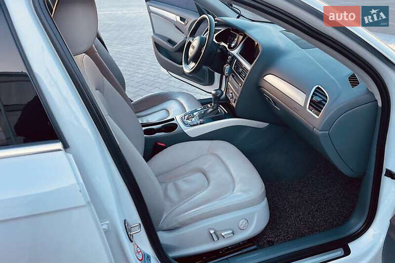 Седан Audi A4 2015 в Киеве