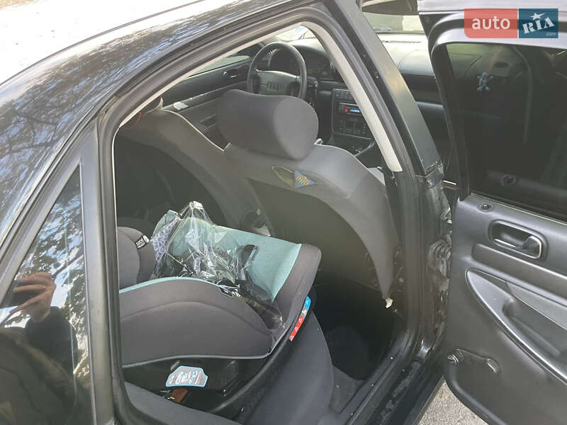 Седан Audi A4 1997 в Перемышлянах