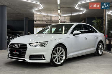 Седан Audi A4 2018 в 