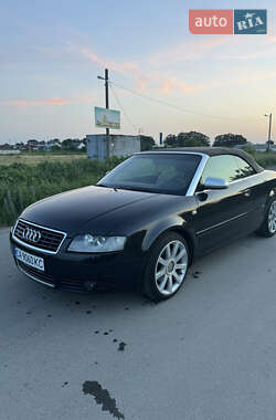 Кабриолет Audi A4 2004 в 