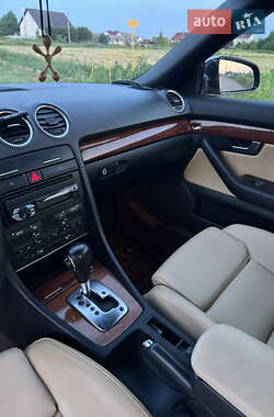 Кабриолет Audi A4 2004 в 