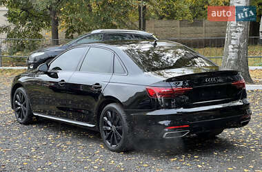 Седан Audi A4 2022 в 