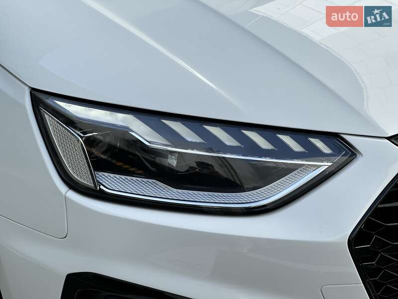 Седан Audi A4 2022 в Киеве