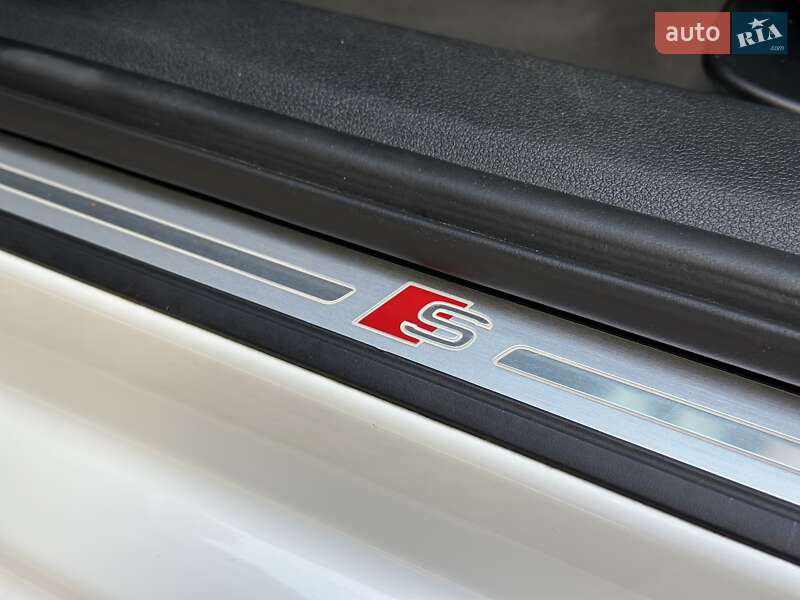Седан Audi A4 2022 в Киеве