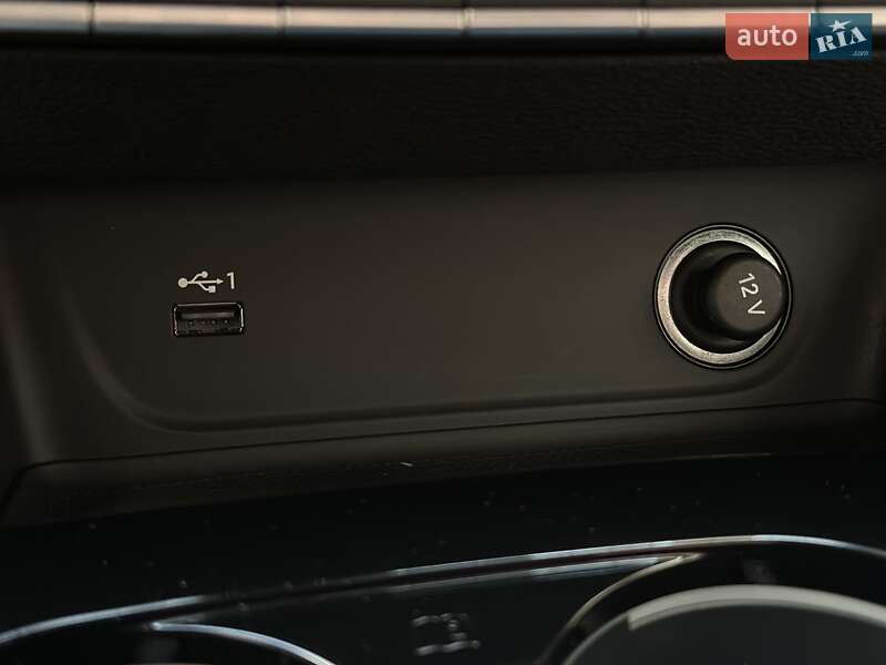 Седан Audi A4 2022 в Киеве