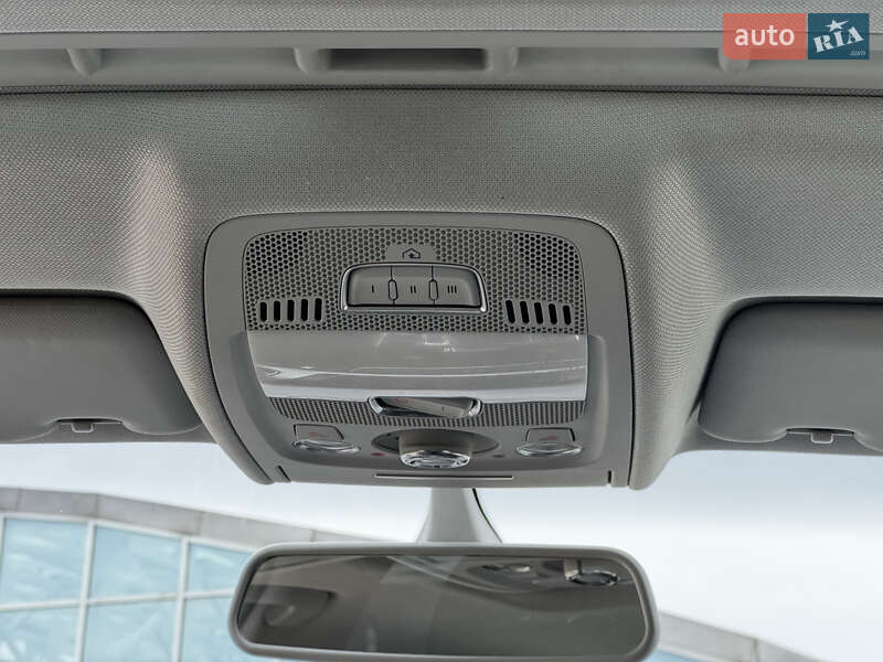 Седан Audi A4 2015 в Киеве