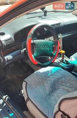 Седан Audi A4 1996 в 