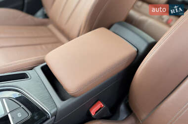 Седан Audi A4 2021 в 
