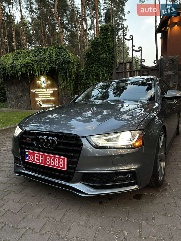 Седан Audi A4 2013 в Новояворівську