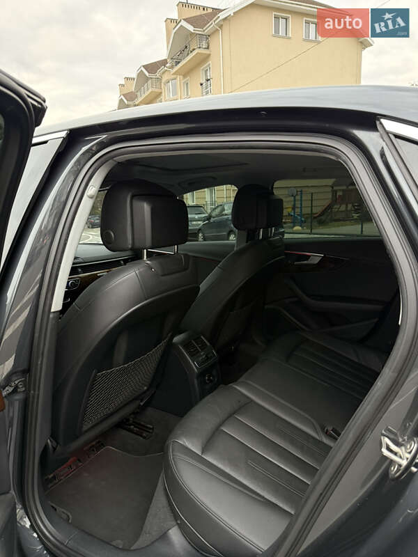 Седан Audi A4 2016 в Львове