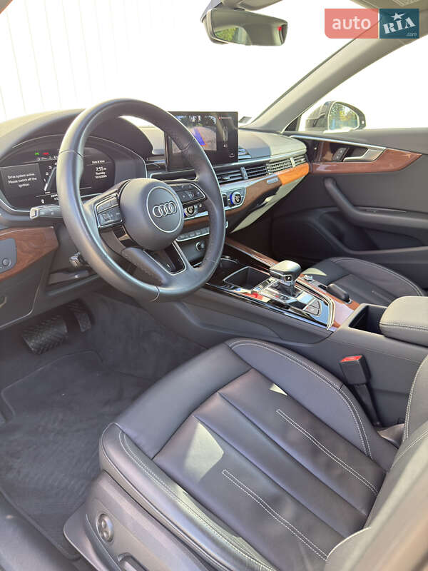 Седан Audi A4 2021 в Чернівцях