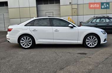 Седан Audi A4 2016 в 