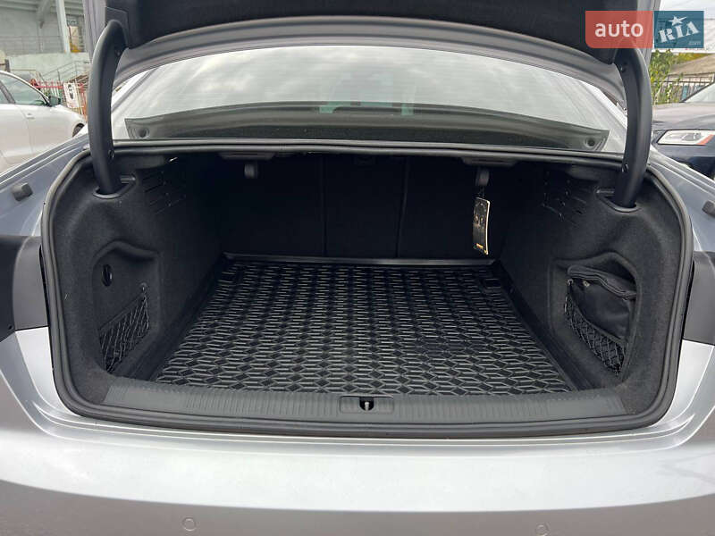Седан Audi A4 2015 в Полтаві