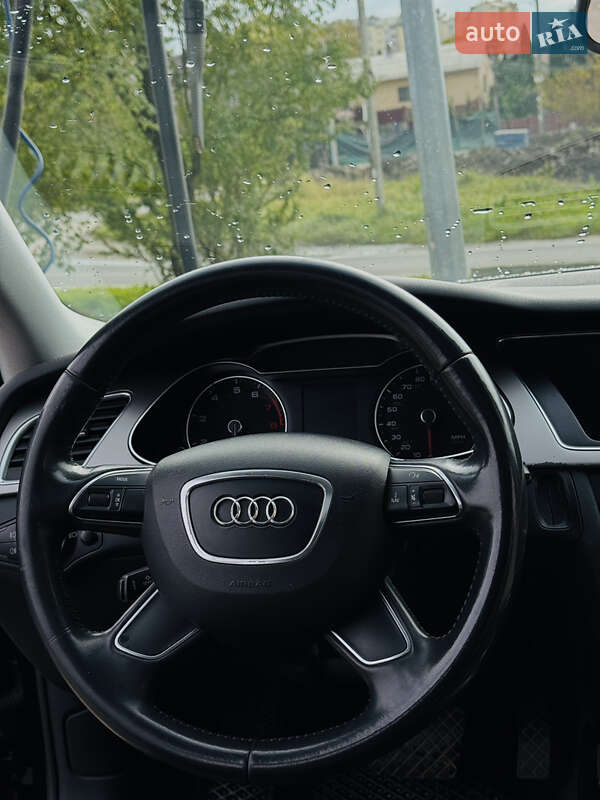Седан Audi A4 2013 в Львове