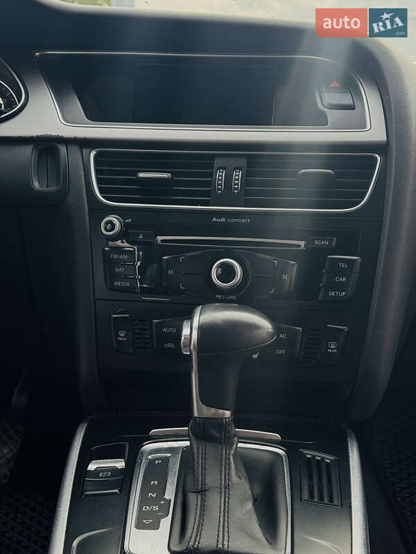 Седан Audi A4 2013 в Львове