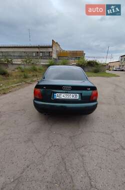 Седан Audi A4 1996 в  фото 2 Седан Audi A4 1996 в
