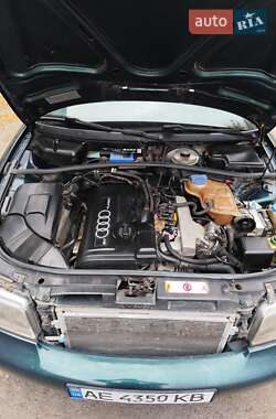 Седан Audi A4 1996 в  фото 13 Седан Audi A4 1996 в