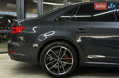 Седан Audi A4 2015 в 