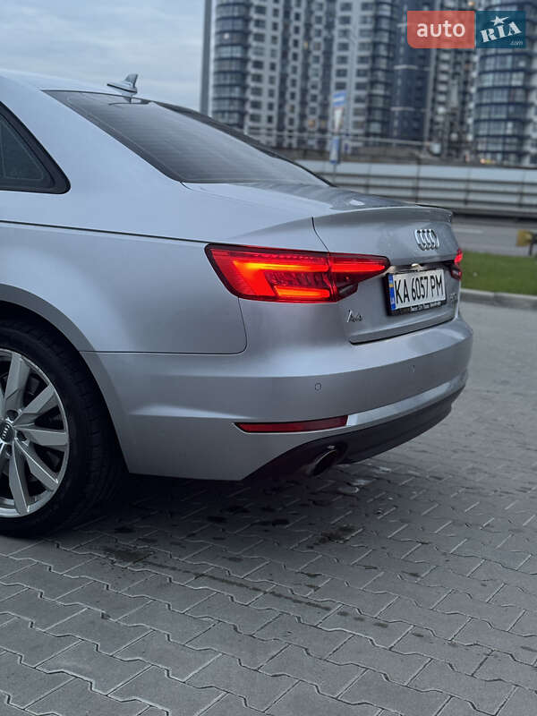 Седан Audi A4 2016 в Киеве