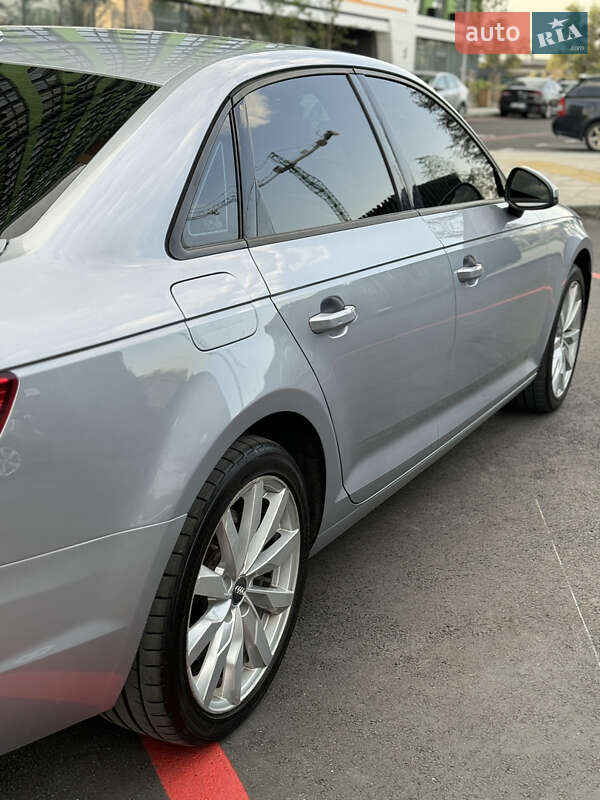 Седан Audi A4 2016 в Киеве