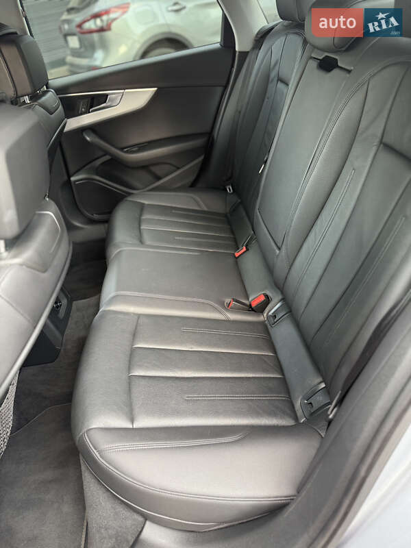 Седан Audi A4 2016 в Киеве