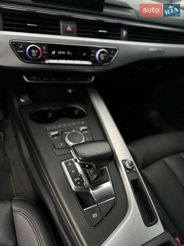 Седан Audi A4 2016 в Киеве