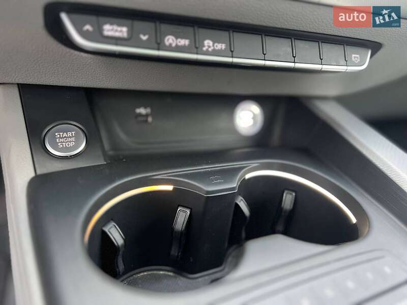 Седан Audi A4 2018 в Стрию