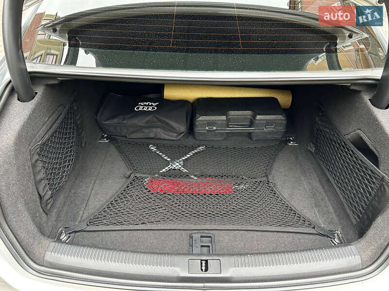 Седан Audi A4 2013 в Харькове