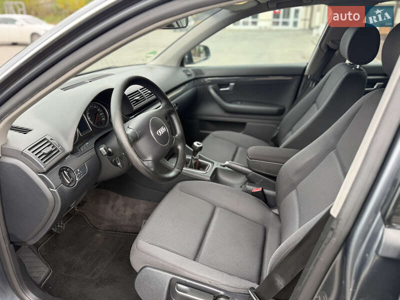 Седан Audi A4 2004 в Могилев-Подольске
