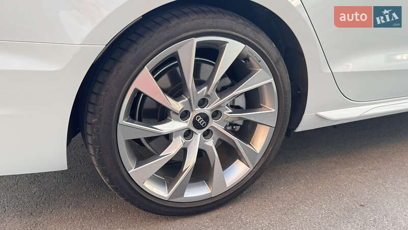 Седан Audi A4 2023 в Києві