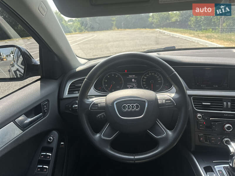 Седан Audi A4 2012 в Чернівцях