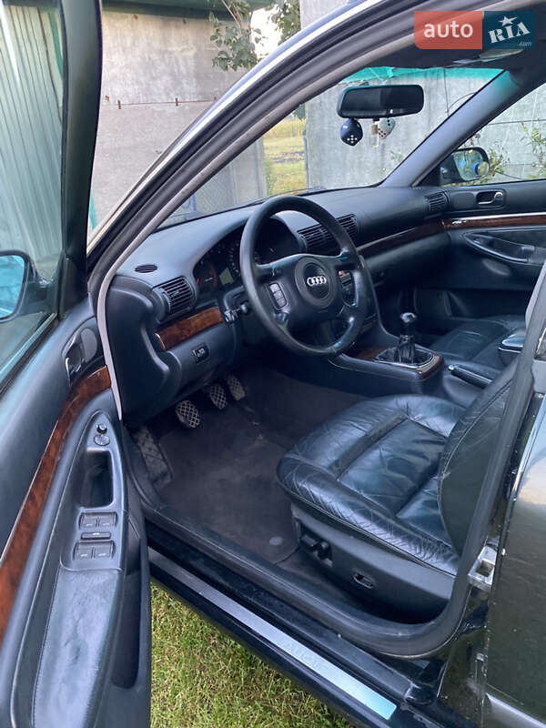 Универсал Audi A4 2000 в Турийске
