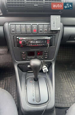 Седан Audi A4 1997 в 