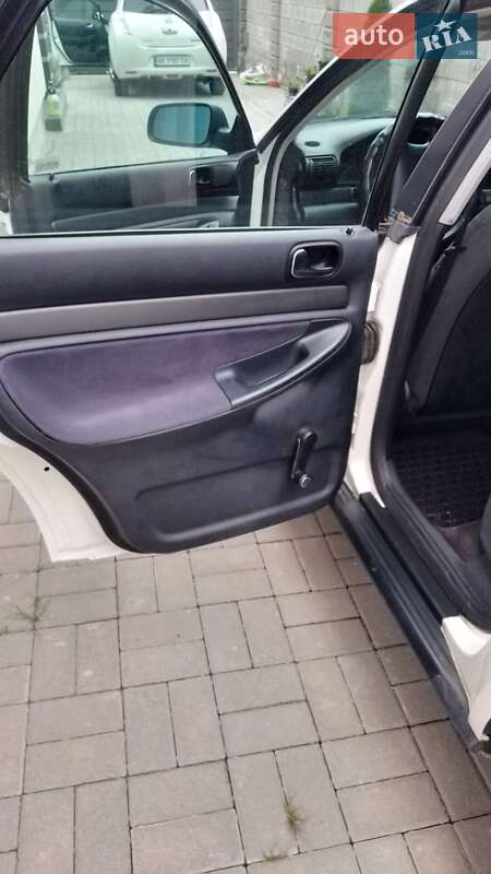 Седан Audi A4 1996 в Ровно